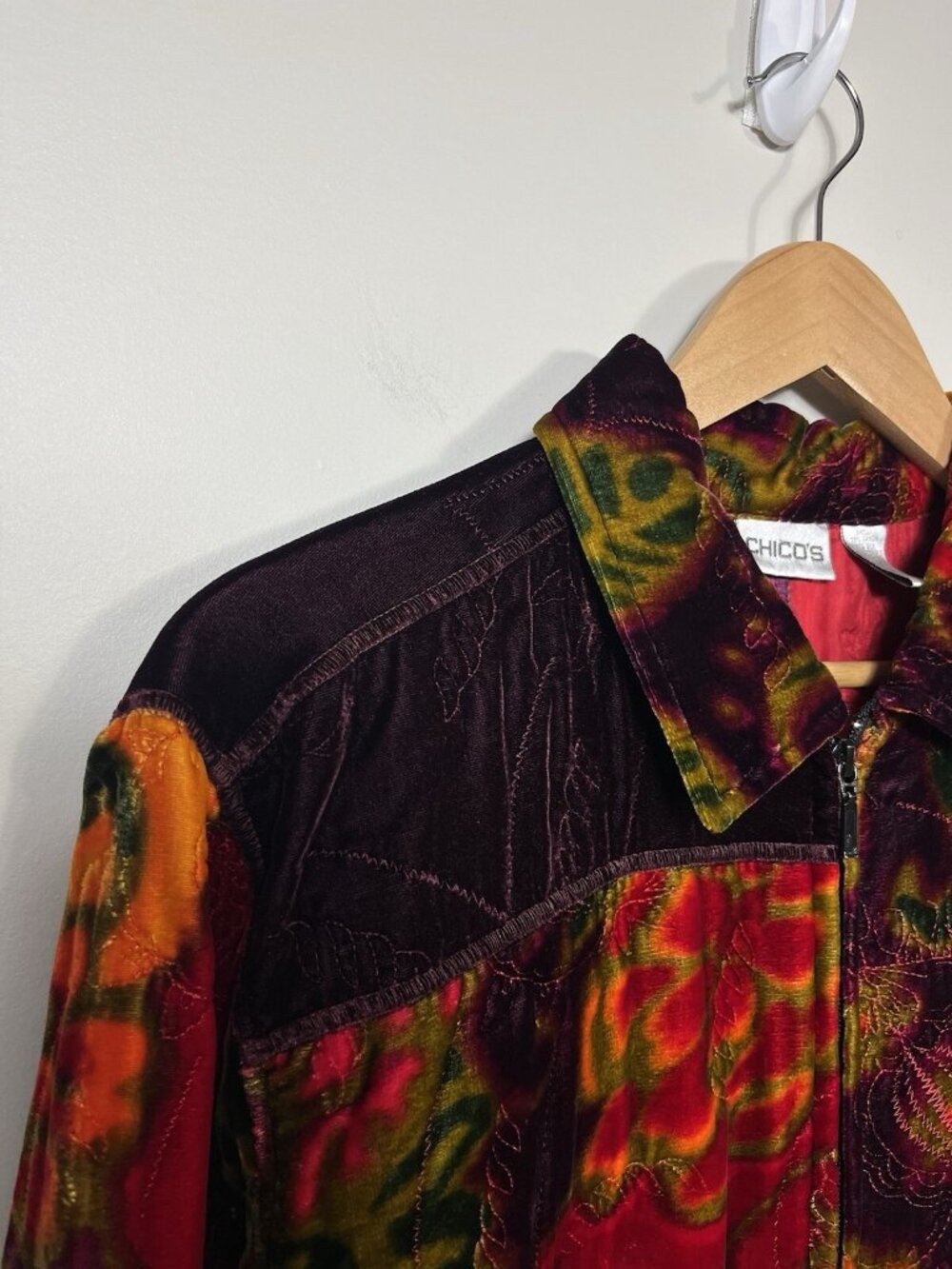 Chicos Top Women Size 2 Red Burgundy Silk Velvet Shirt Jacket Full Zip Art 90s - Picture 3 of 9